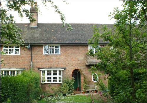 03 Midholm Close